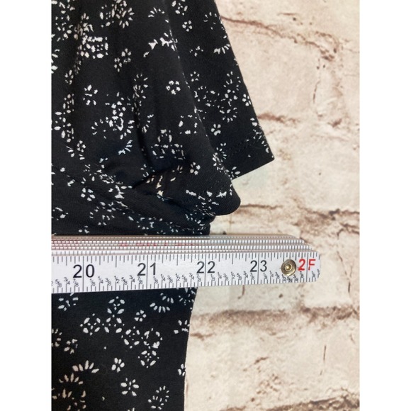 Old Navy Top Womens XL Black Ditsy Micro Floral Jersey Stretch Lace Up Flowy - Picture 7 of 12